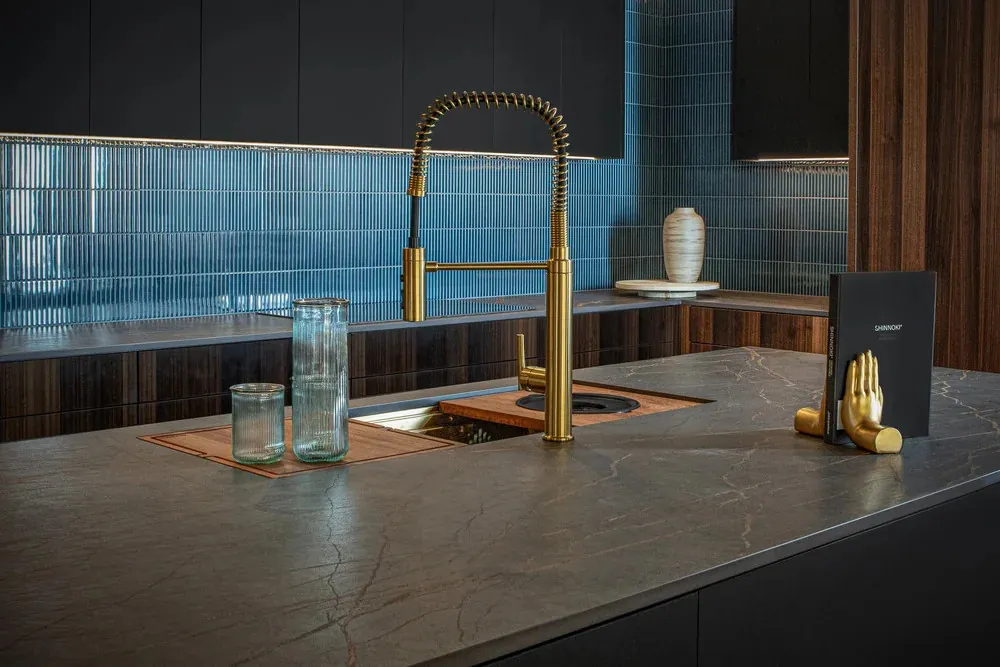 Showroom kitchen 1, Prestige Line: dark natural wood with concealed appliances